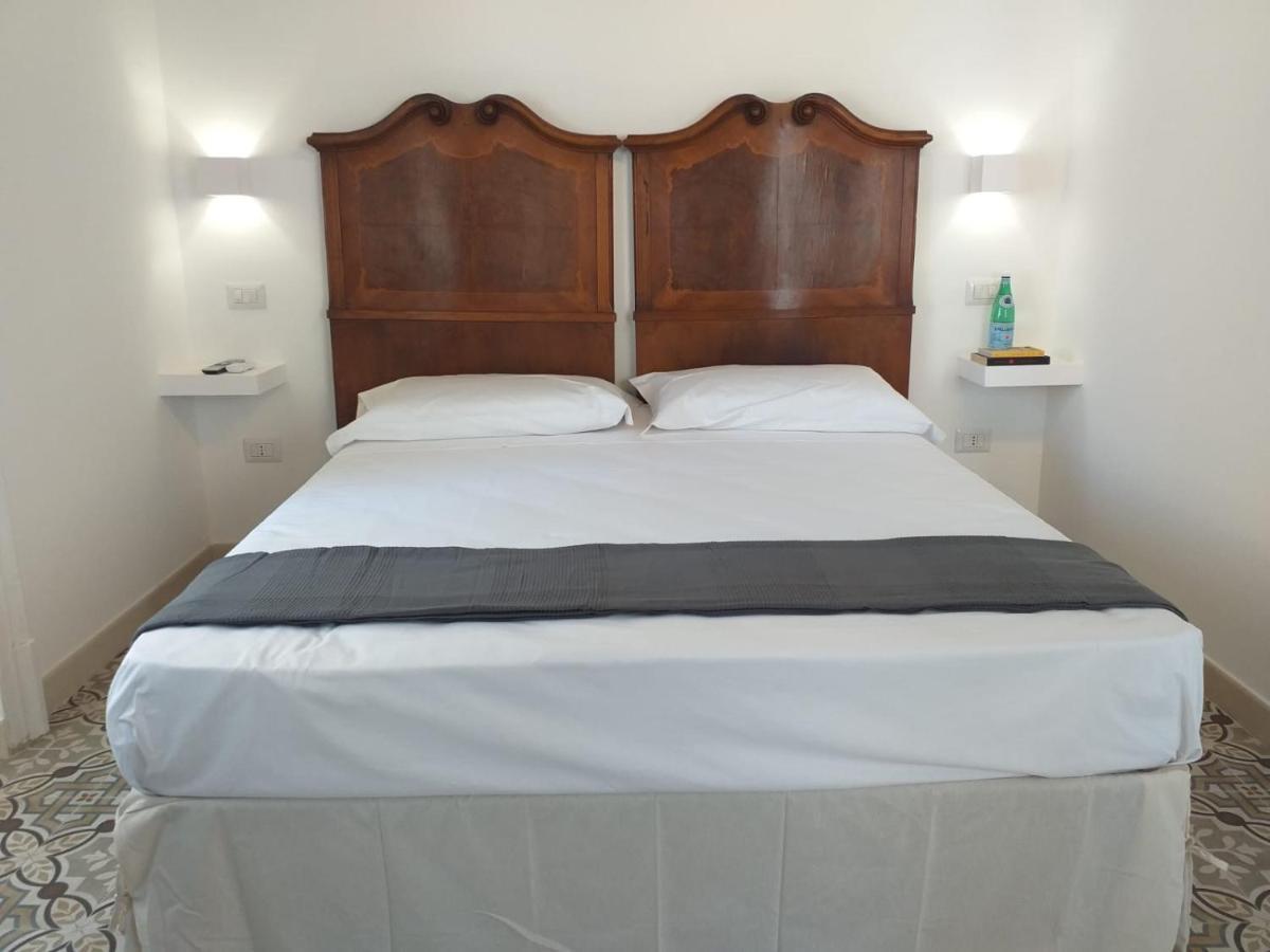 B&B Le Muse Crotone Bagian luar foto