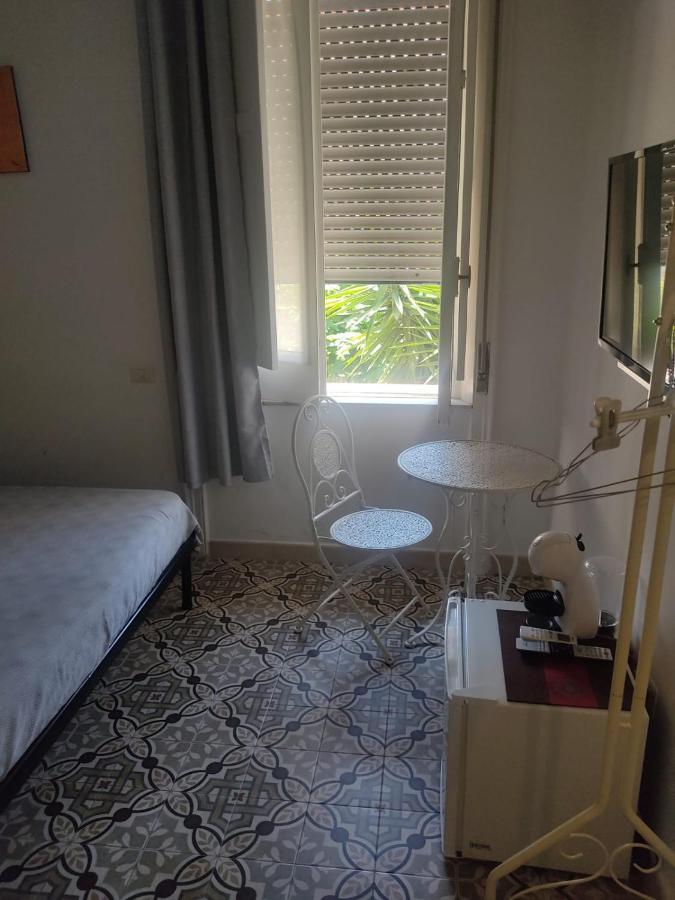 B&B Le Muse Crotone Bagian luar foto
