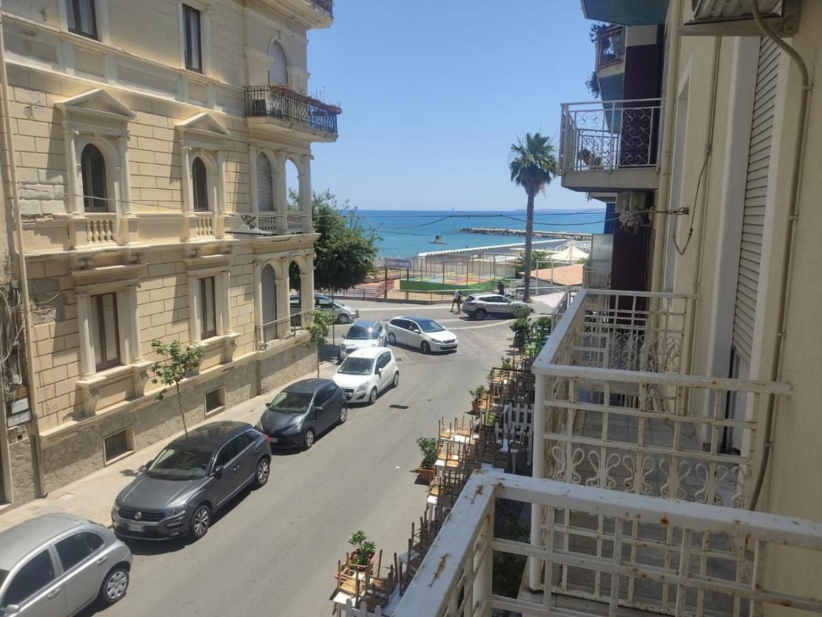 B&B Le Muse Crotone Bagian luar foto